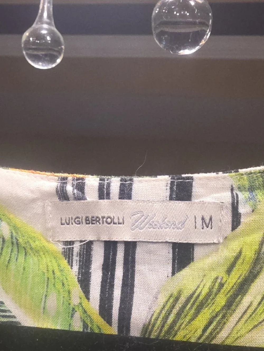 Luigi Bertolli Weekend ViscoseTropical Leaf Pocket Mini Dress in White and Green - Picture 2 of 16